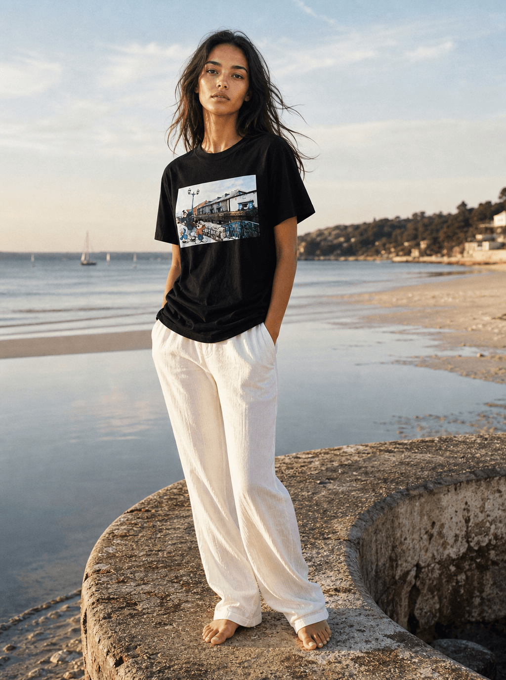 小樽運河デザインの黒いTシャツを着たモデル